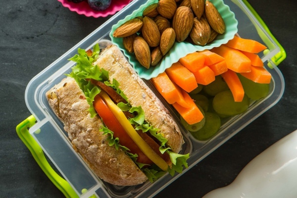 Lunch et boîte à lunch pour le retour à l'école primaire et secondaire